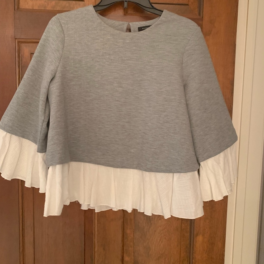 Sweatshirt style crop top with ruffle sleeve